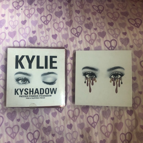 Kylie Cosmetics Burgundy Palette - Picture 2 of 5